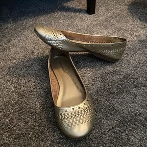 ❗️2 FOR$20❗️Gold Flats. Size 10